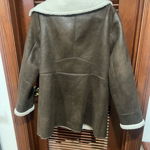 Novelti Faux Sude & Sherpa Jacket - Picture 2 of 5